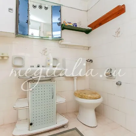 Megitalia 5 * Scilla